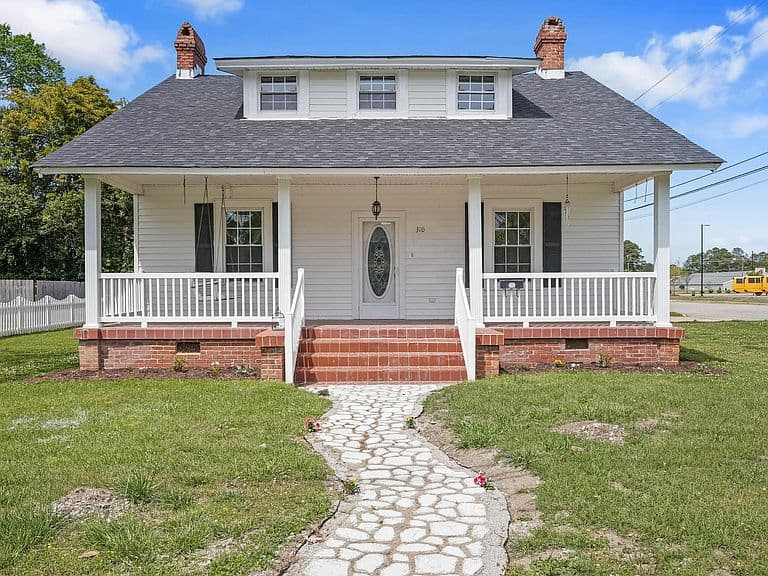 Listing photo 3