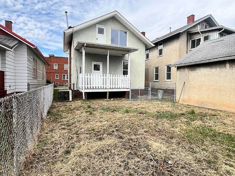 Listing photo 4