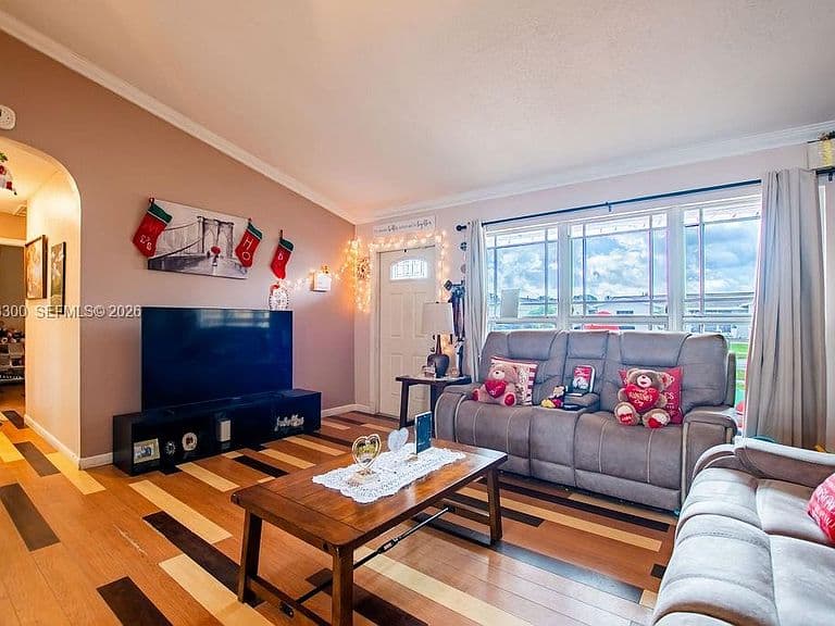 Listing photo 5