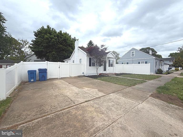 Listing photo 3