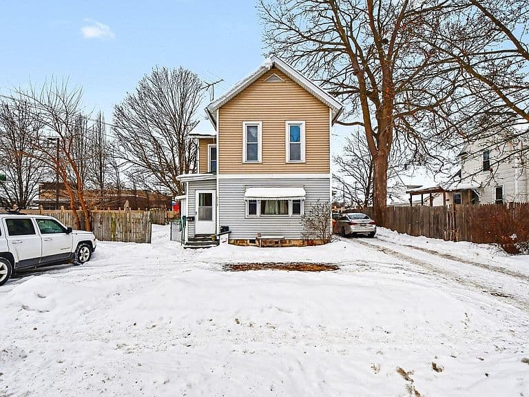 Listing photo 2