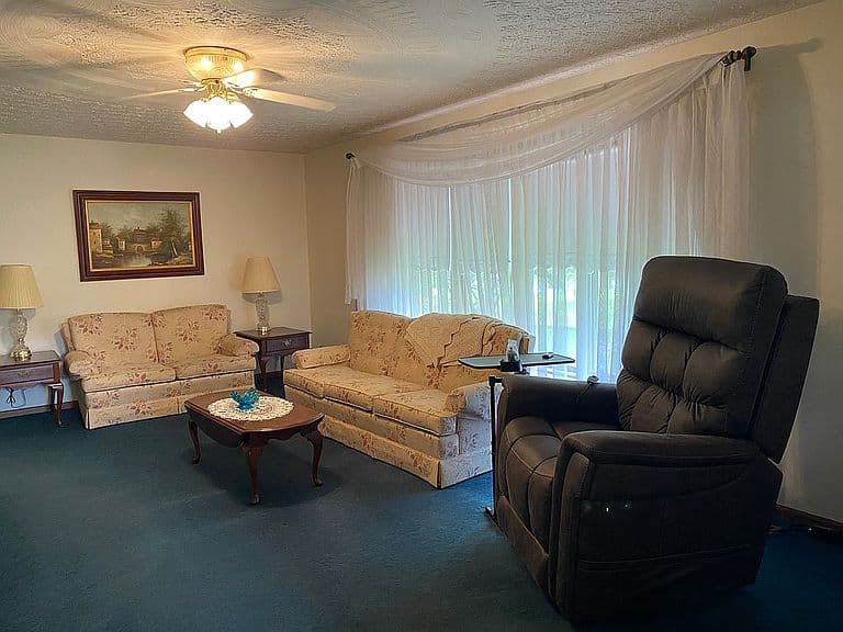 Listing photo 5
