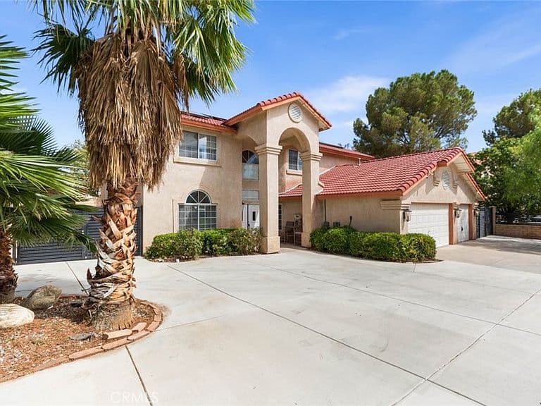 Listing photo 5