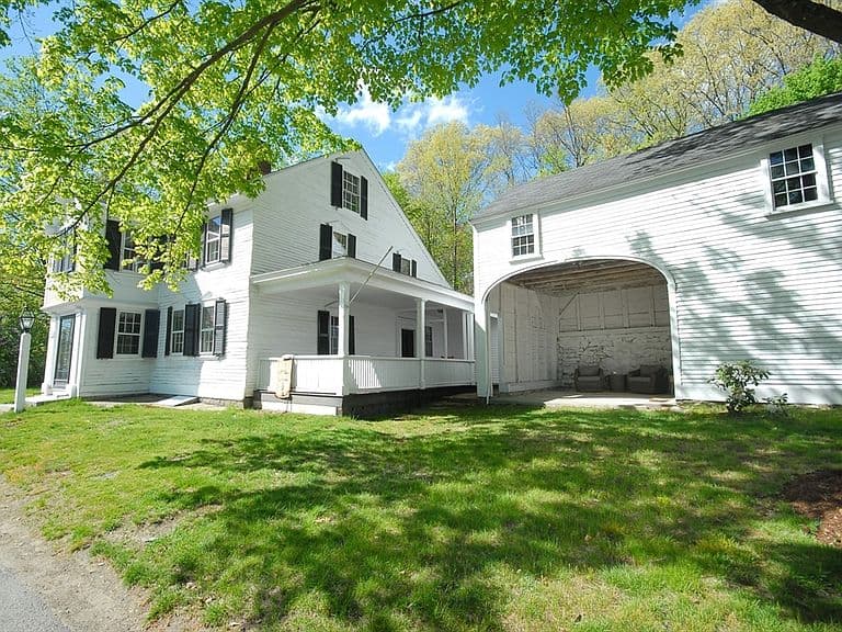 Listing photo 2