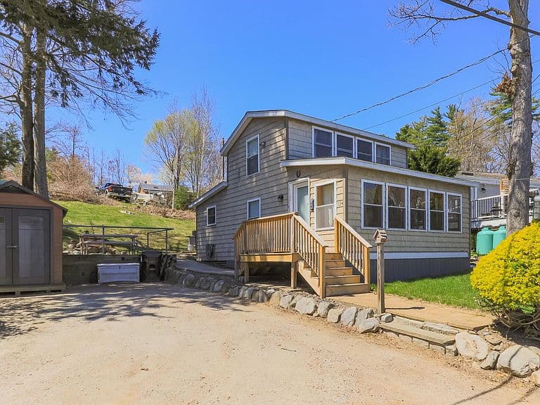 Listing photo 2