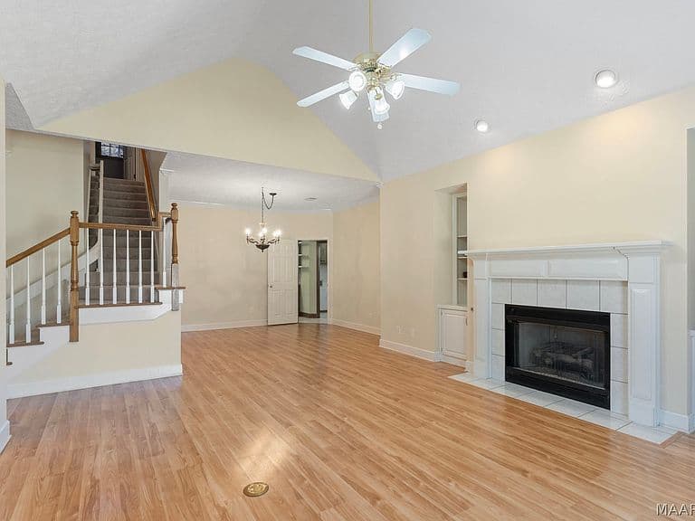 Listing photo 3