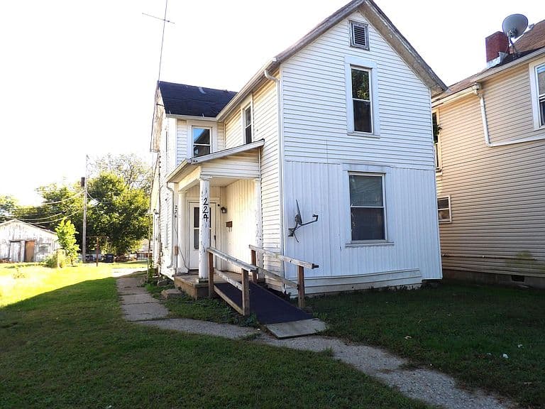 Listing photo 2