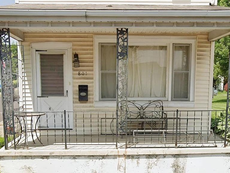 Listing photo 2