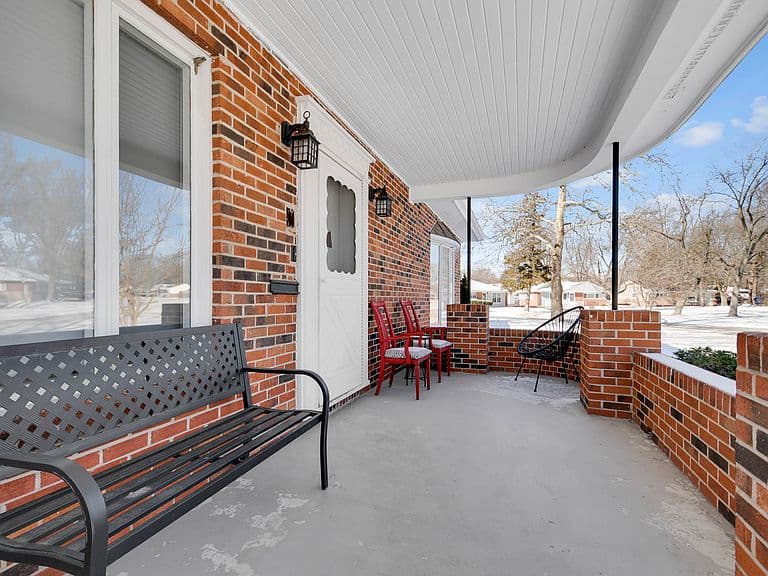 Listing photo 2