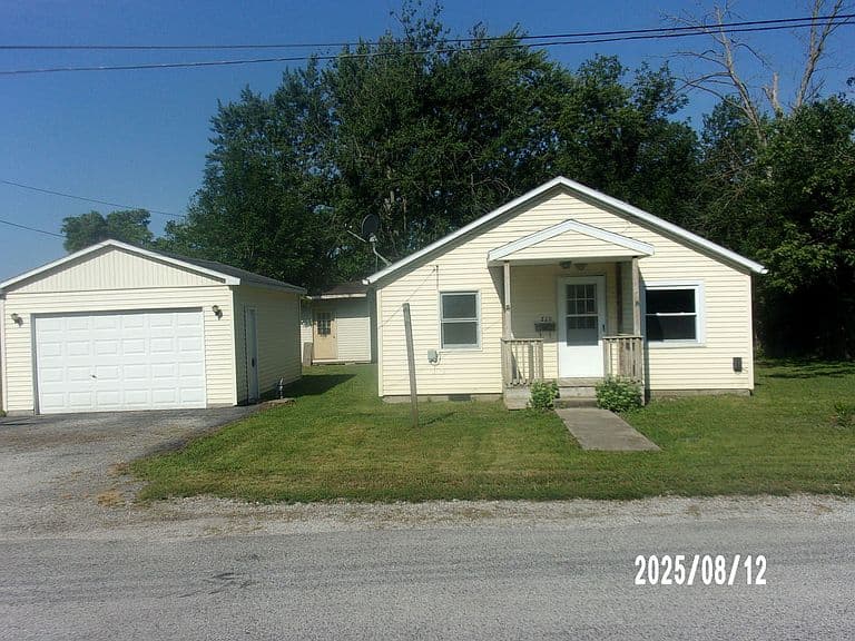 Listing photo 2