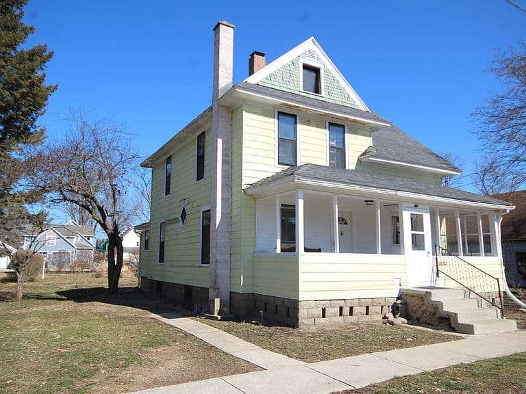 Listing photo 2