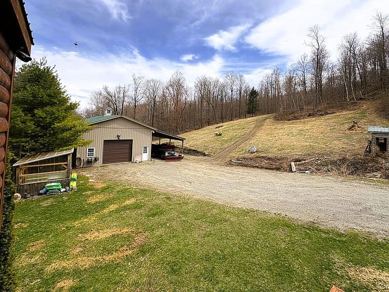 Listing photo 4