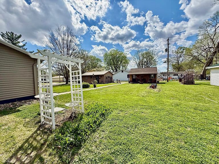 Listing photo 4