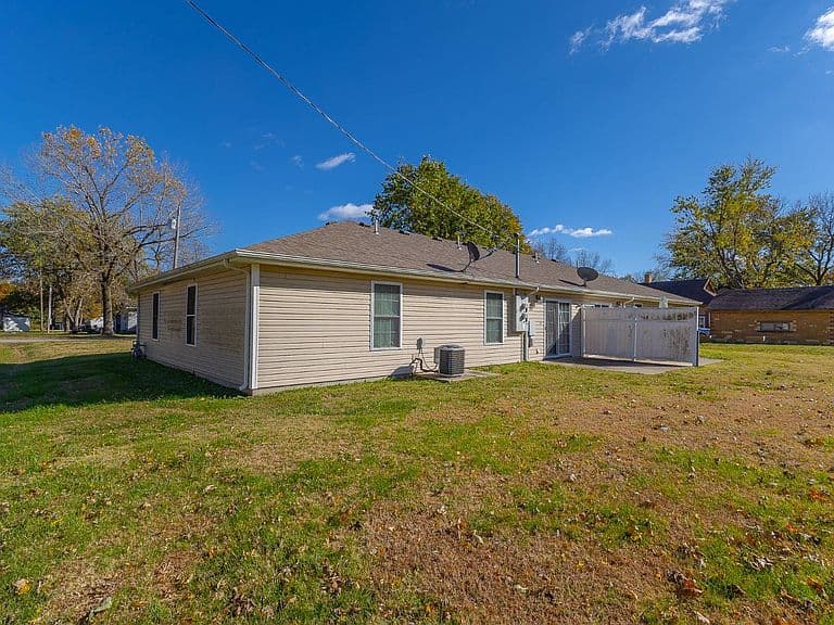 Listing photo 4