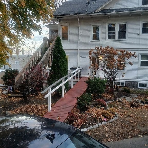 Listing photo 2