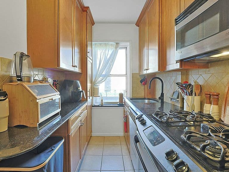 Listing photo 5