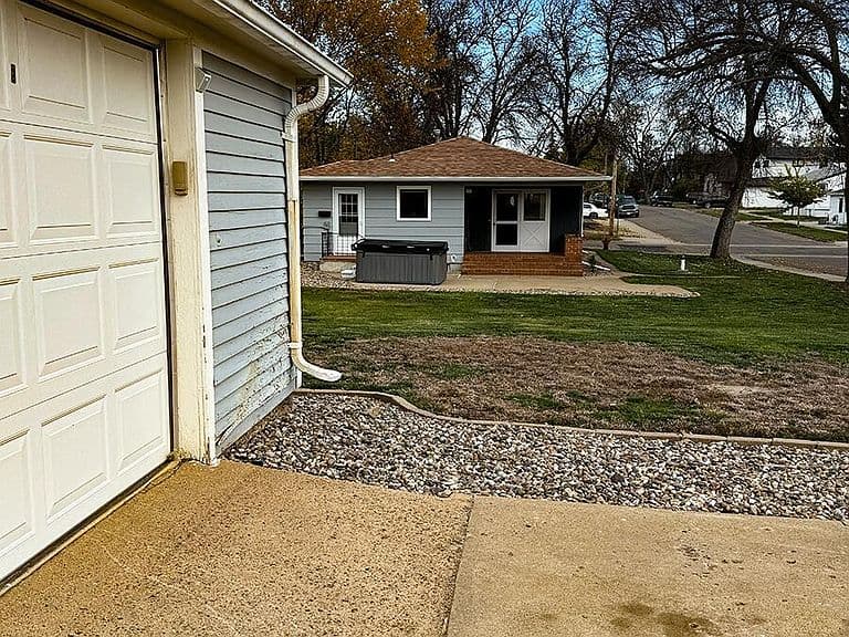 Listing photo 3