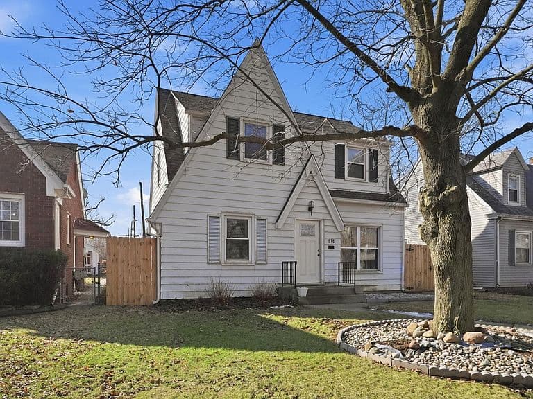 Listing photo 3