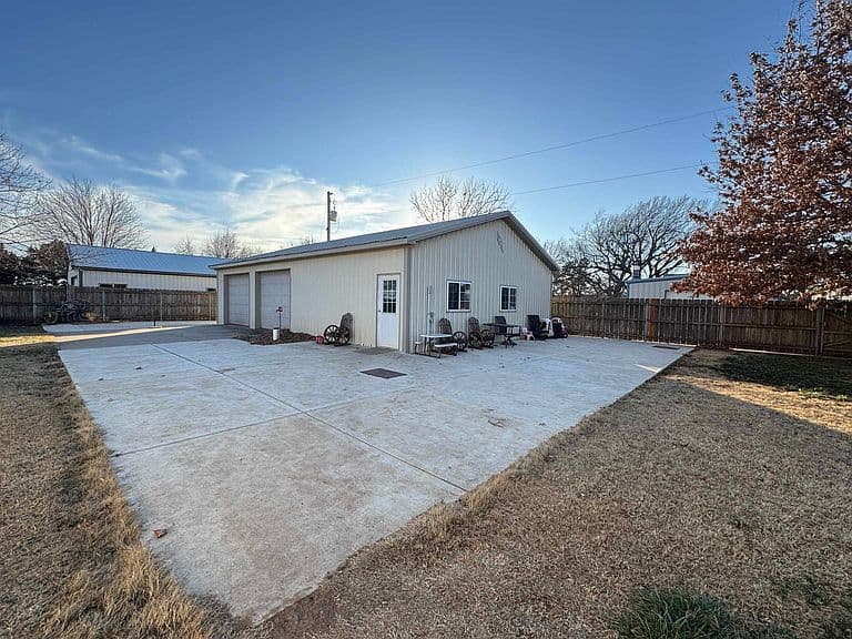 Listing photo 4