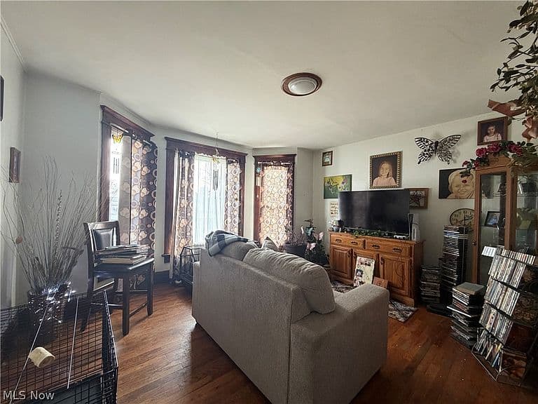 Listing photo 3