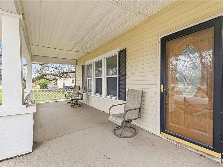 Listing photo 3