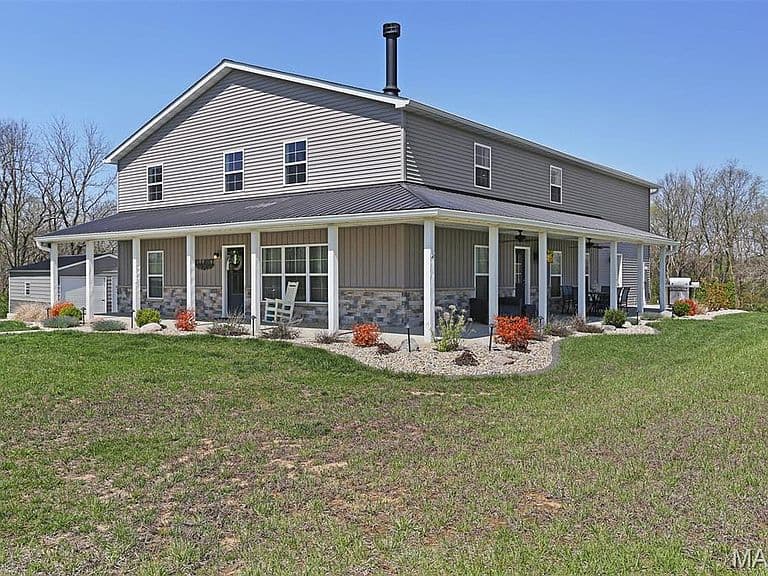 Listing photo 2