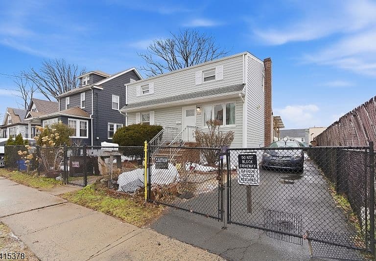 Listing photo 3