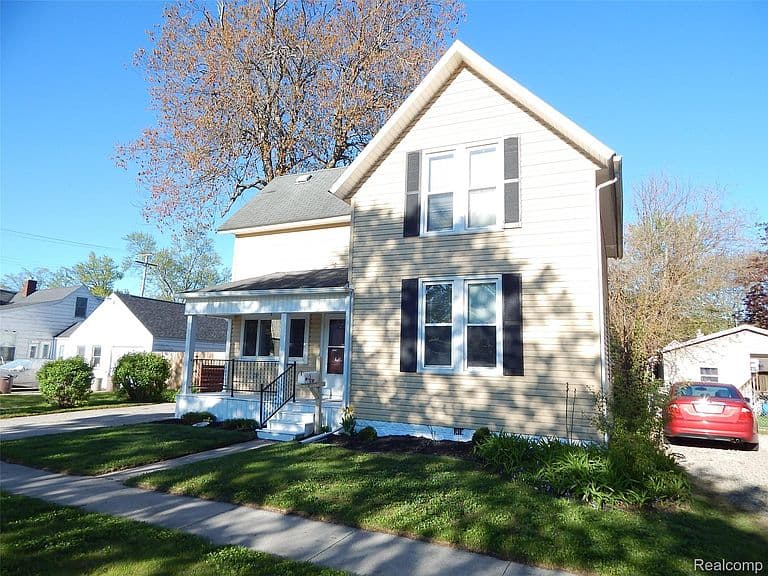 Listing photo 2