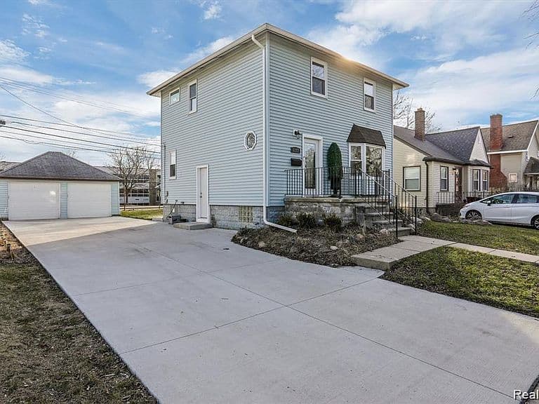 Listing photo 2