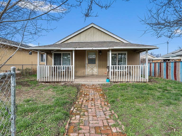 Listing photo 4