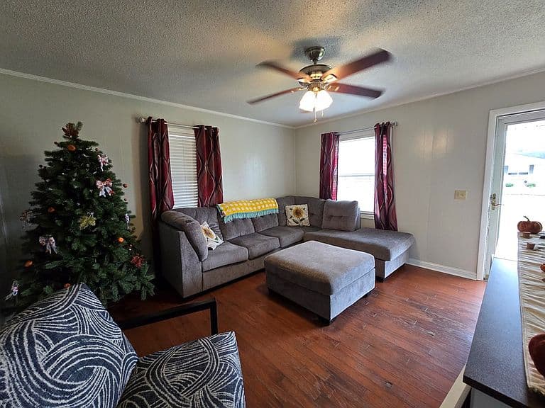 Listing photo 5