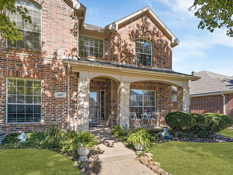 Listing photo 3