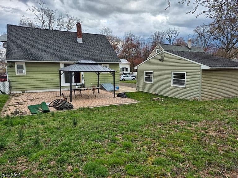 Listing photo 3
