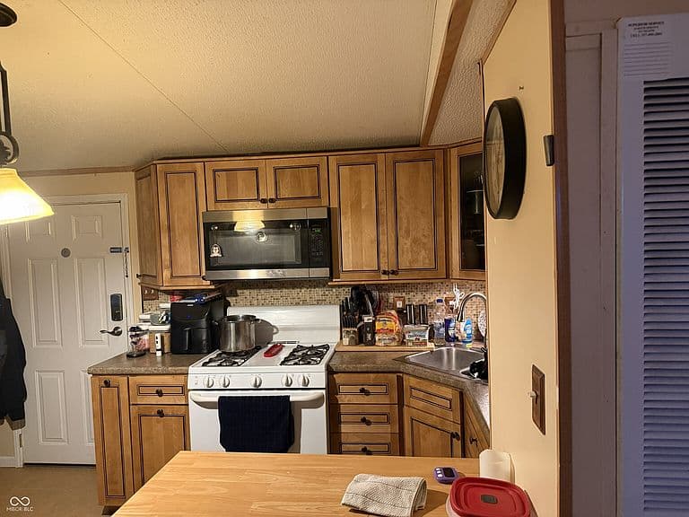 Listing photo 5