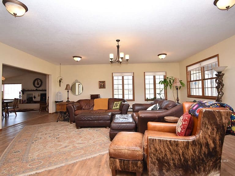 Listing photo 5