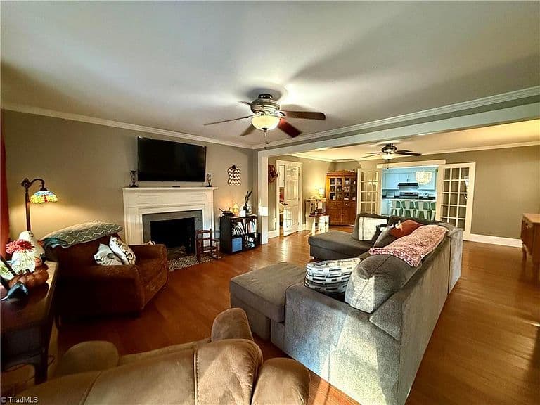 Listing photo 5