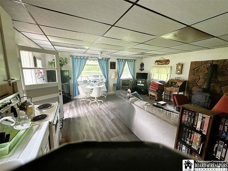 Listing photo 5
