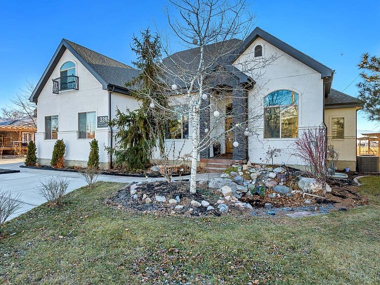 Listing photo 2
