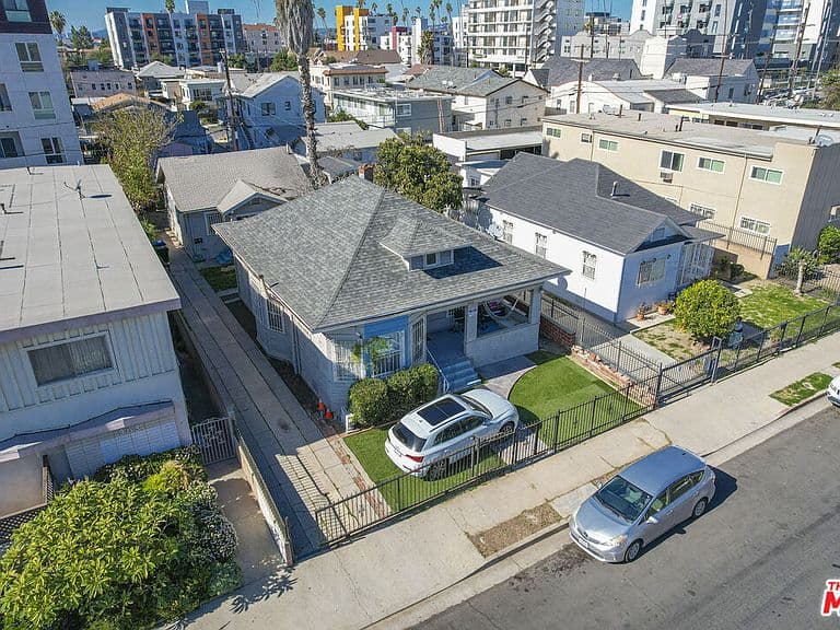 Listing photo 2