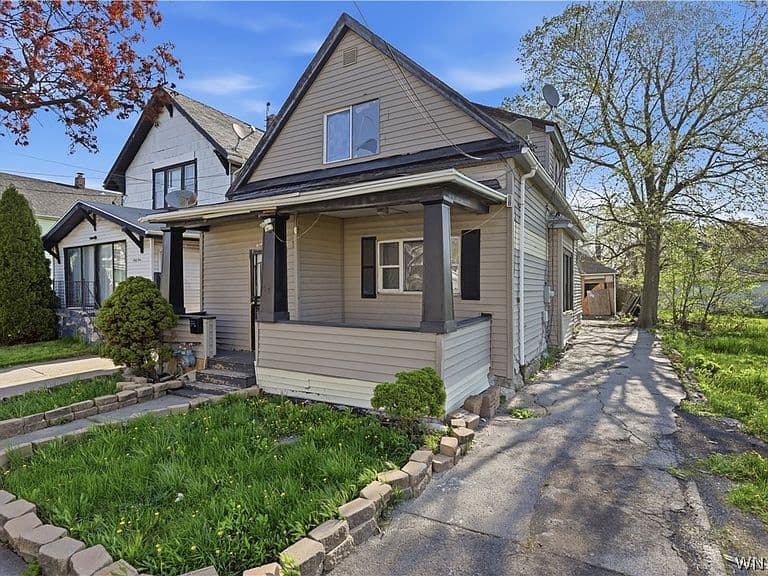 Listing photo 2