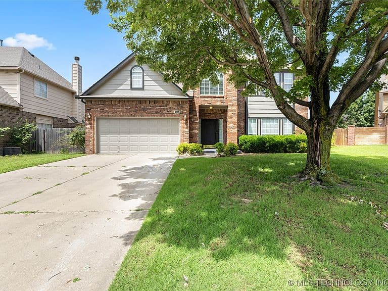 Listing photo 3