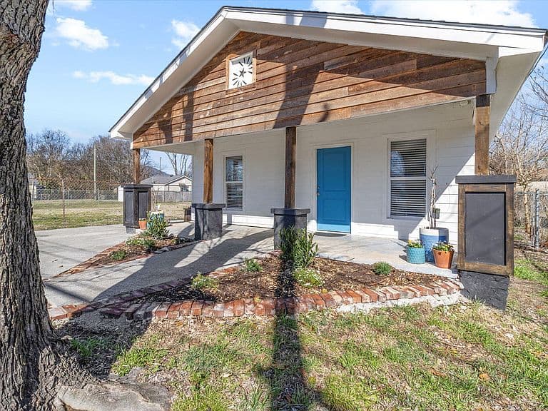 Listing photo 4
