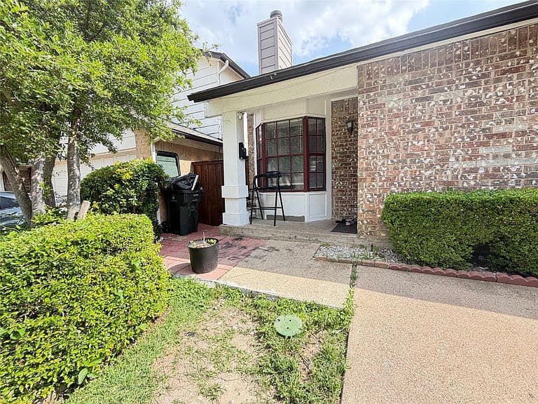 Listing photo 3