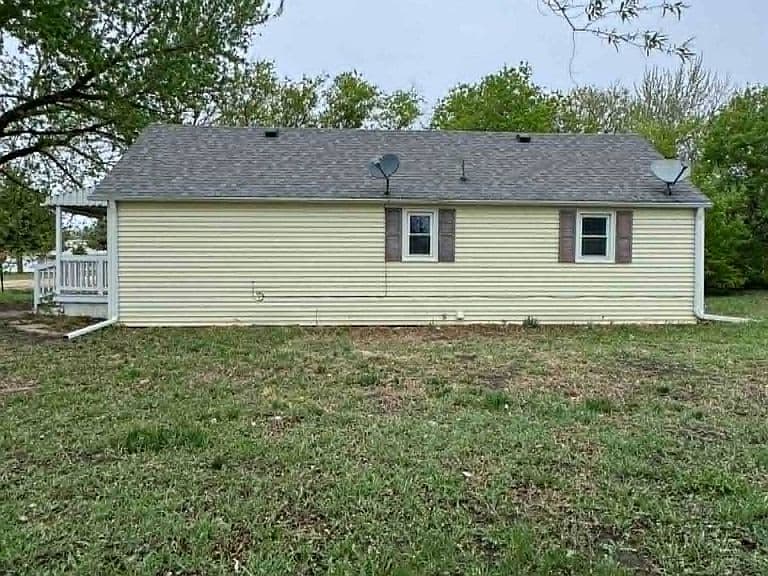 Listing photo 3