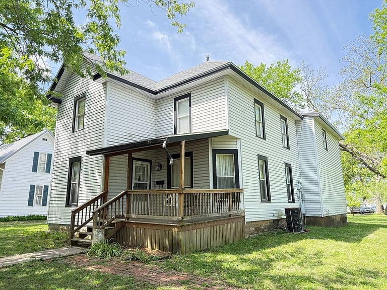 Listing photo 2