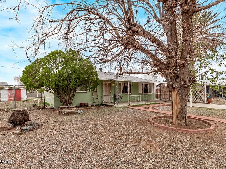 Listing photo 4
