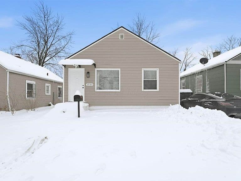 Listing photo 2