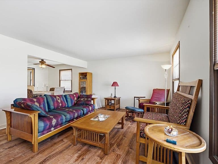 Listing photo 4