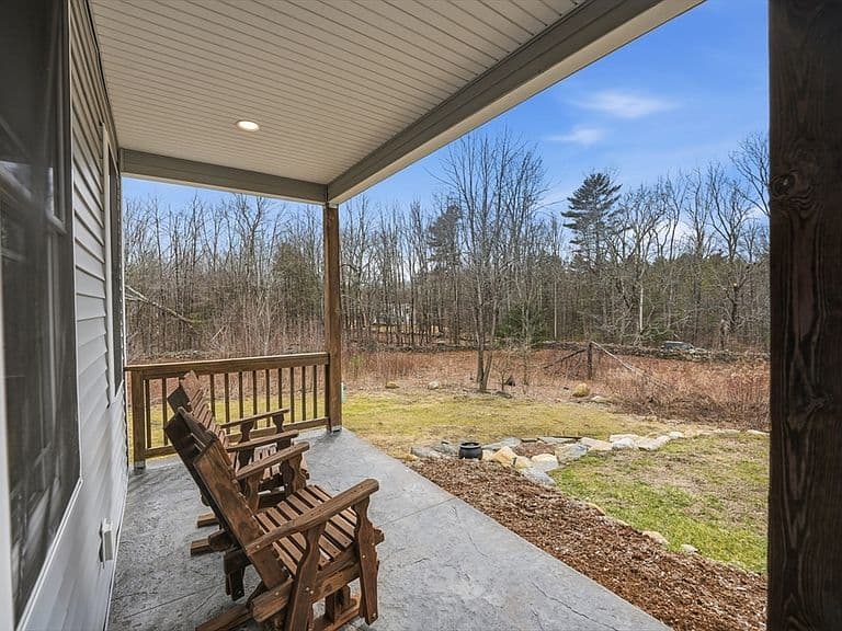 Listing photo 2