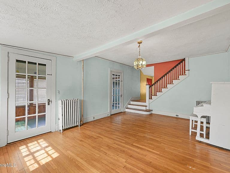 Listing photo 3